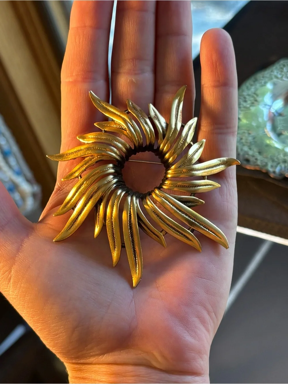 Vintage Tortolani Gold Tone Pinwheel Wreath Brooch MCM Textured Sunburst Pin